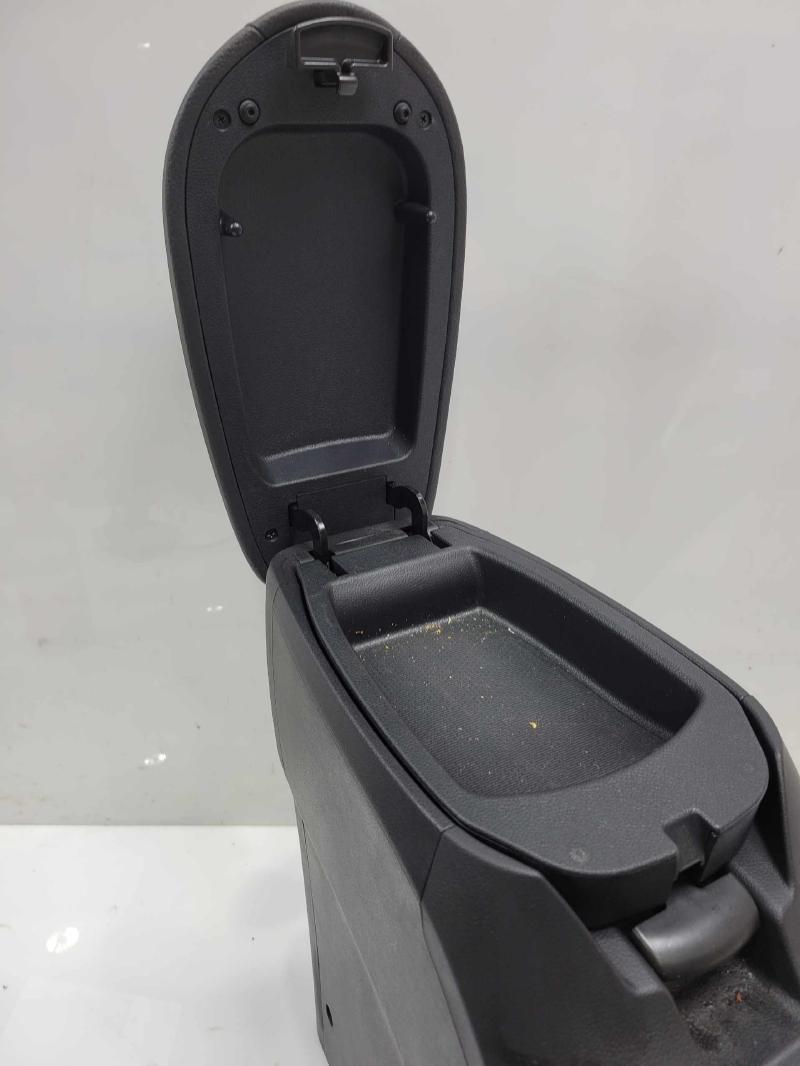 2013 Hyundai Veloster Front Console