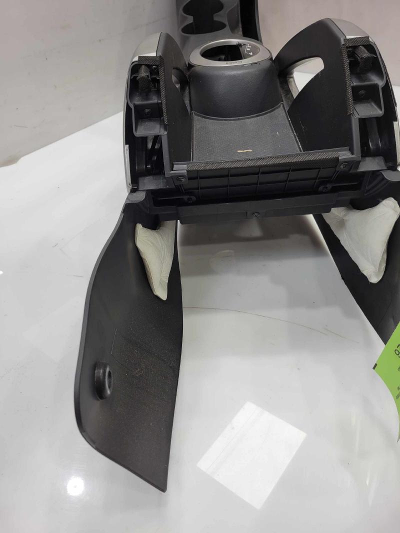 2013 Hyundai Veloster Front Console