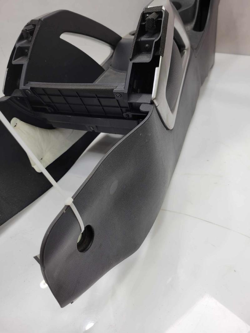 2013 Hyundai Veloster Front Console