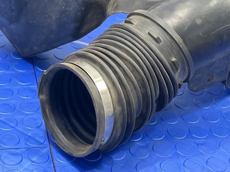 2003 Chevrolet Silverado 2500 Air Intake Tube/Resonator