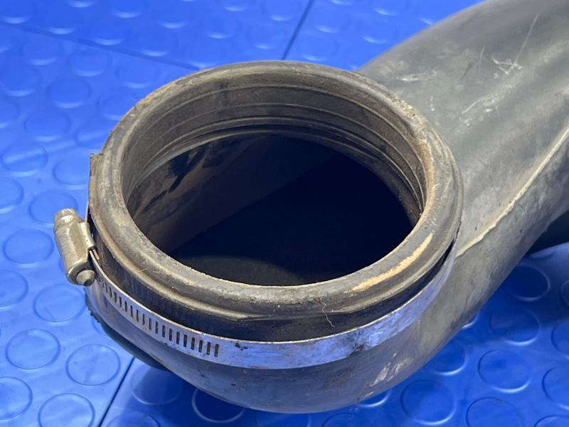 2003 Chevrolet Silverado 2500 Air Intake Tube/Resonator