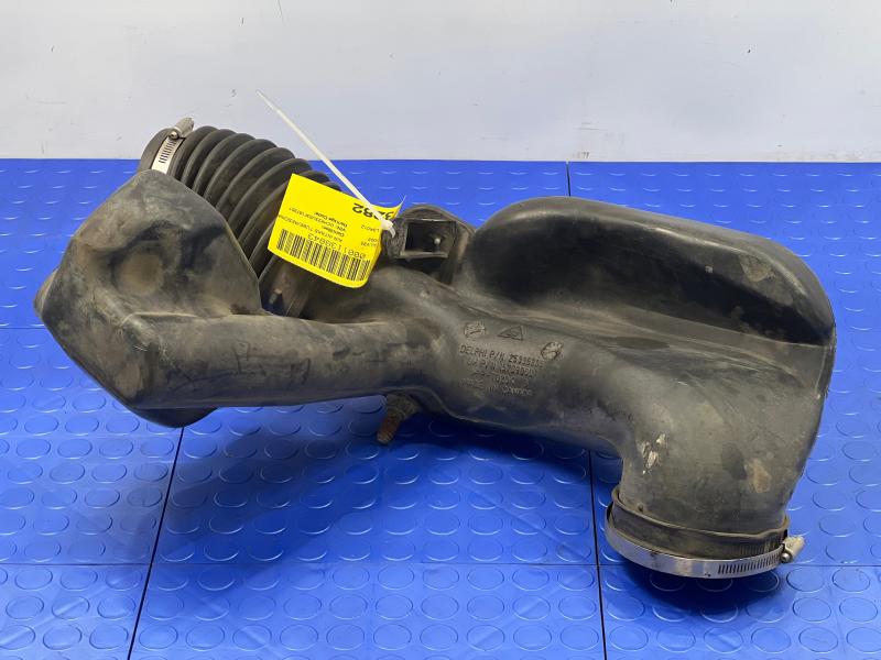 2003 Chevrolet Silverado 2500 Air Intake Tube/Resonator
