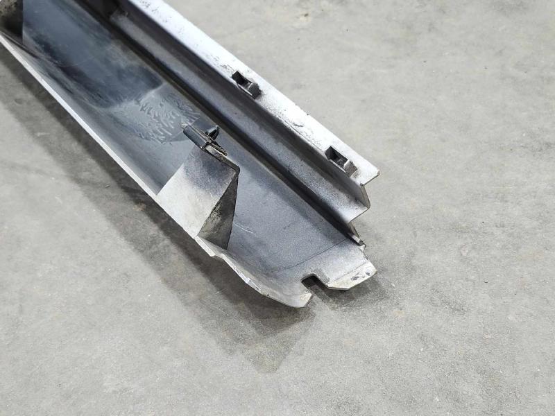2009 Volkswagen Routan Rocker Moulding