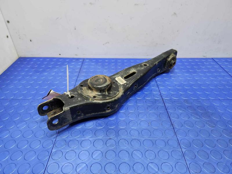 2013 Hyundai Santa Fe Lower Control Arm Rr