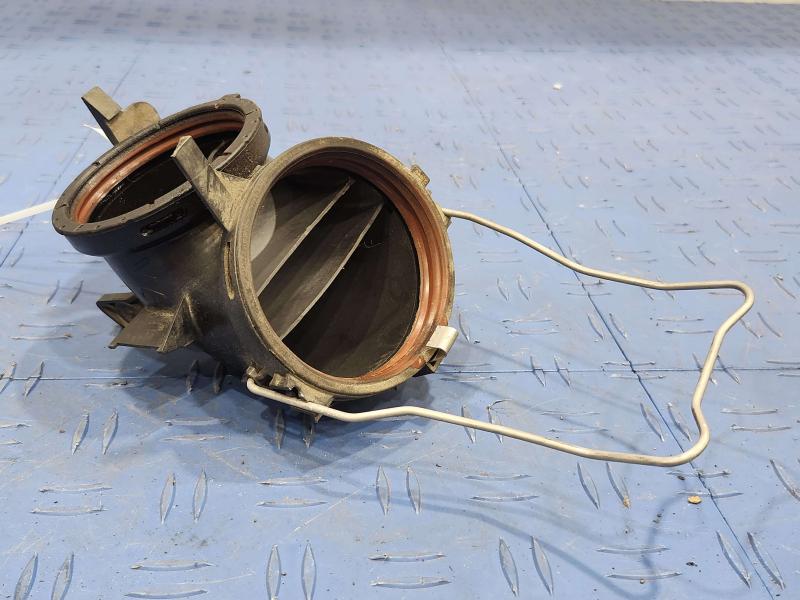 2010 Mercedes ML-Class Air Intake Tube/Resonator