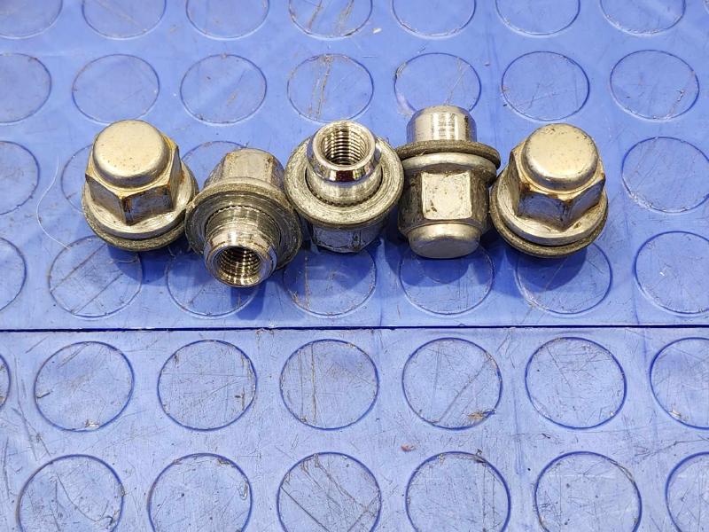 2013 Toyota Prius Lug Nuts