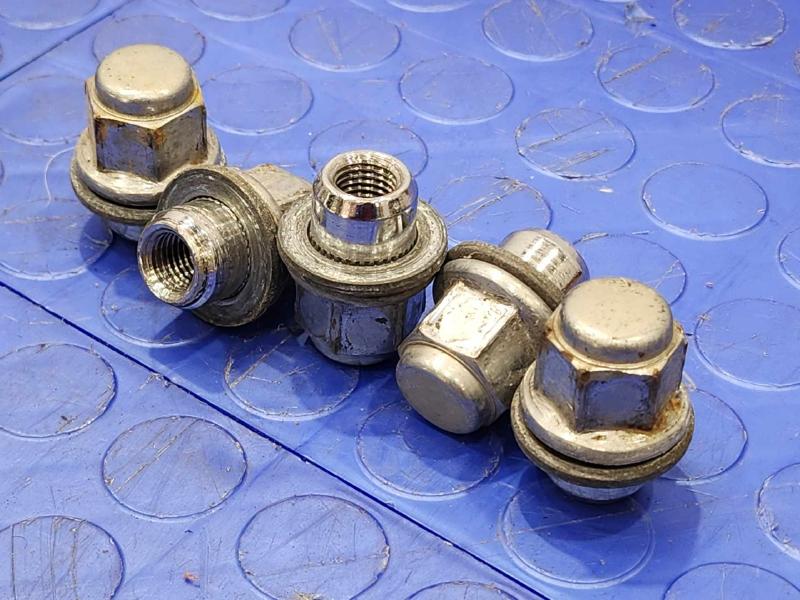2013 Toyota Prius Lug Nuts