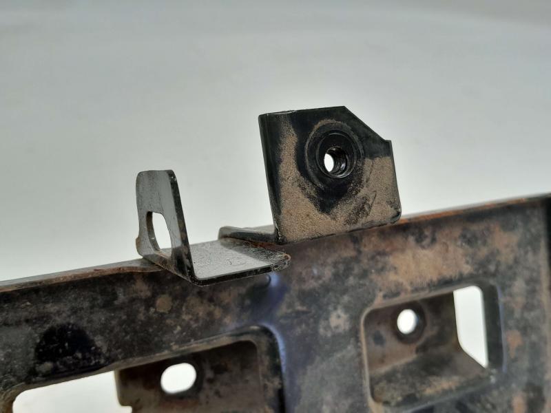 2006 - 2014 Kia Sedona Battery Tray Carrier OEM 371504D000