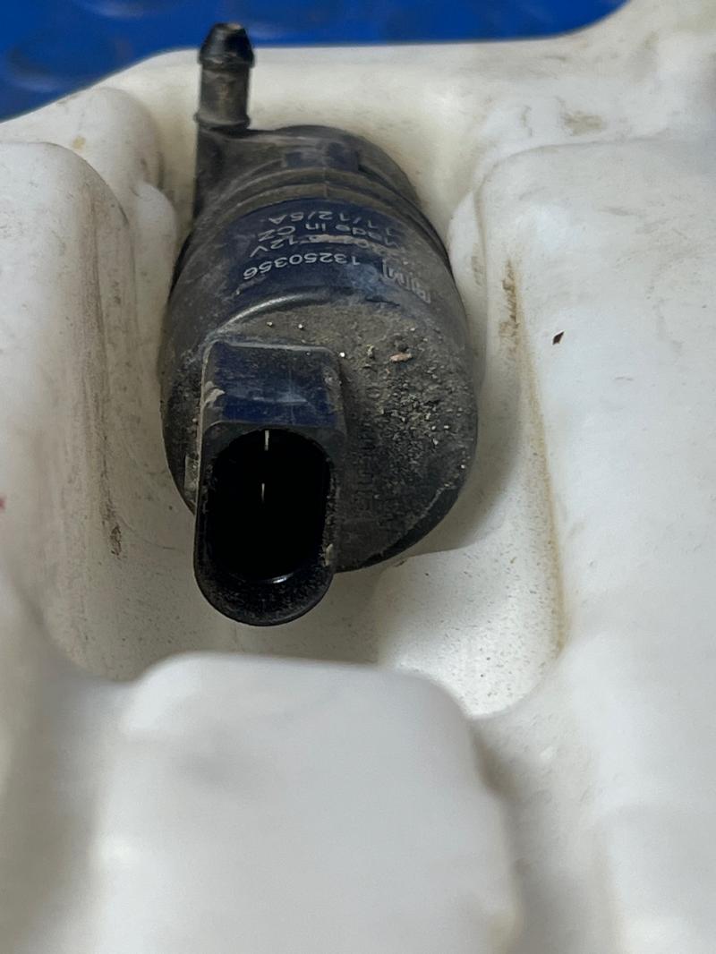 2012 Buick LaCrosse Washer Bottle