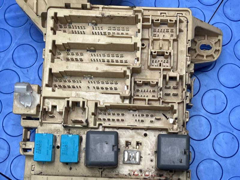 2007 2008 Lexus ES350 Left Driver Side Junction Block Assembly 82730-33620