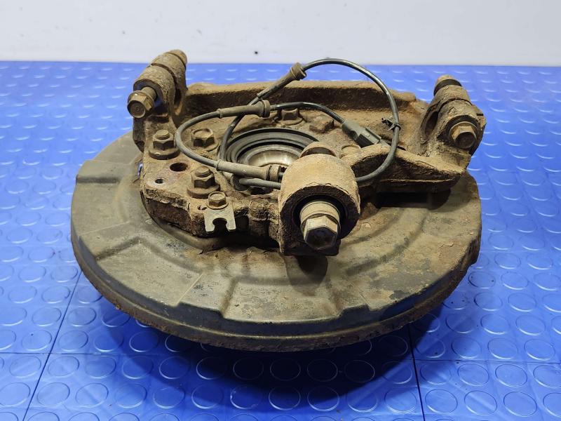 2011 Infiniti QX56 Rear Knuckle/Stub Axle