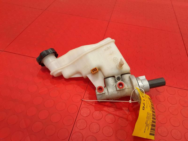 2014-2018 Kia Forte Brake Master Cylinder Assembly Genuine OEM 58510A7200