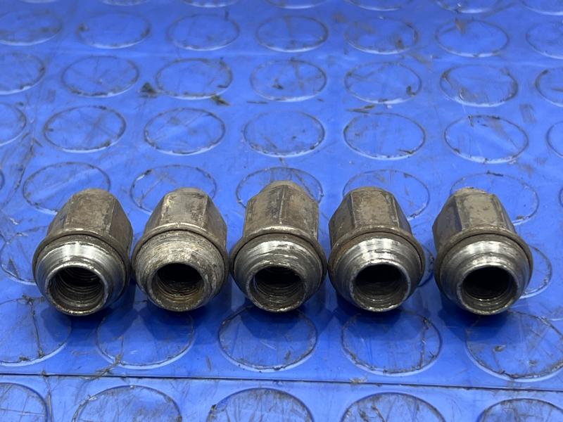 2011 Ford Explorer Lug Nuts