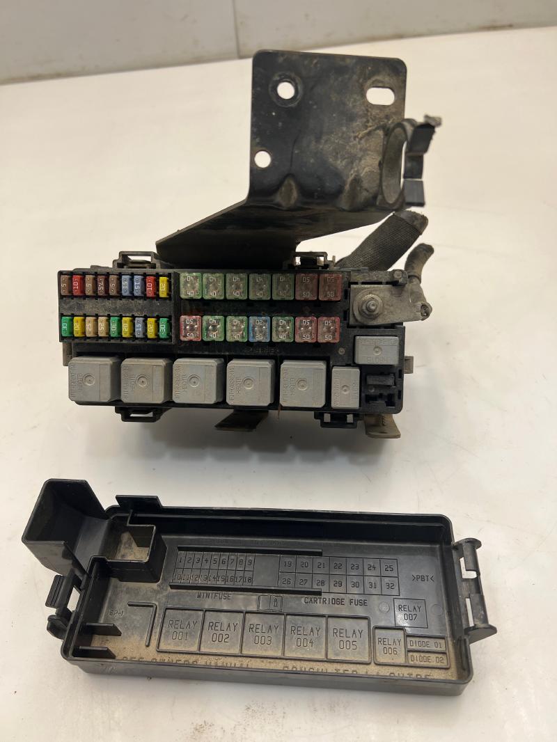 2005 - 2007 Ford Escape Fuse Box Assembly Engine Compartment OEM 7M6Z14290AA