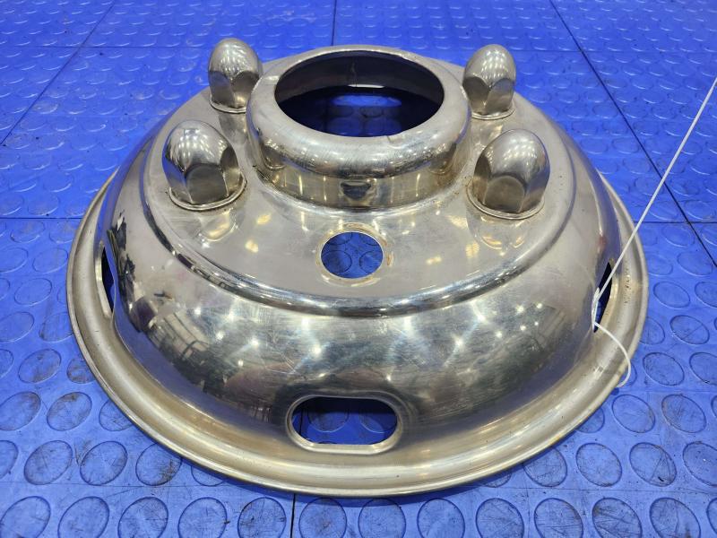 1992 Isuzu NPR Wheel Cover