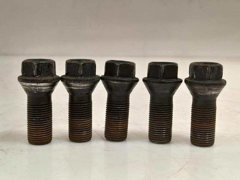 2014 MINI Paceman Lug Nuts