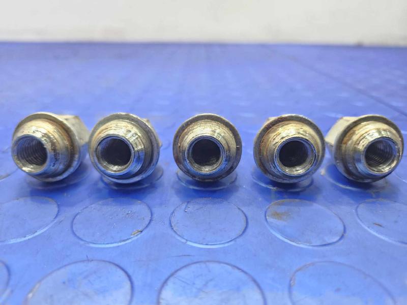 2011 Hyundai Sonata Lug Nuts