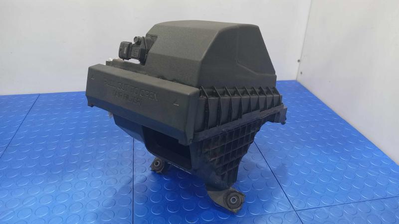 2016-2018 Kia Sorento 3.3L Engine Air Cleaner Box Assembly OEM 28110C6200