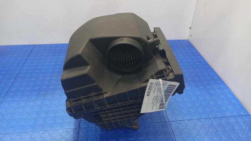 2016-2018 Kia Sorento 3.3L Engine Air Cleaner Box Assembly OEM 28110C6200