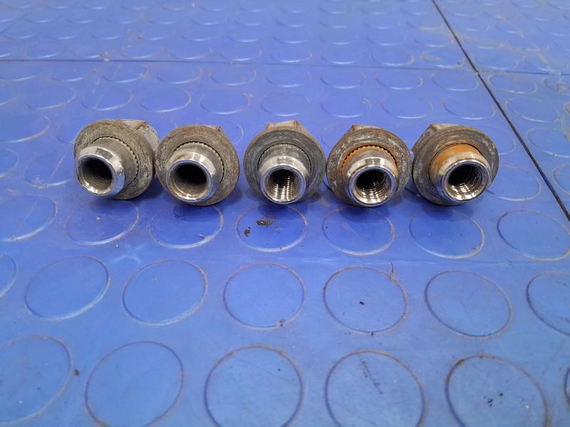 2011 Toyota Prius Lug Nuts