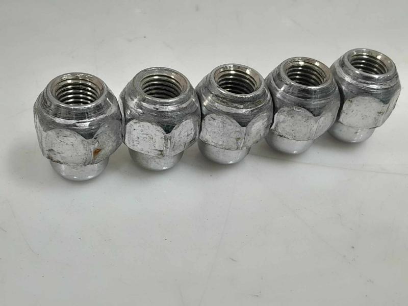 2018 Hyundai Elantra Lug Nuts
