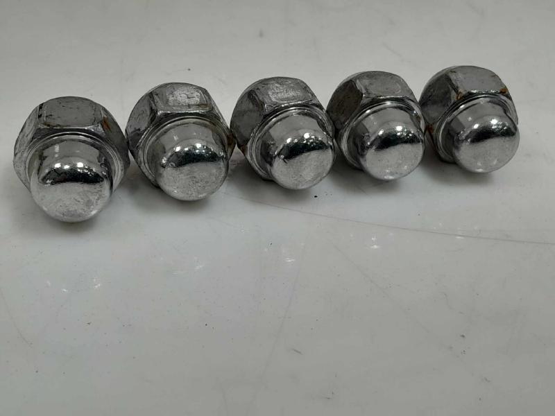 2018 Hyundai Elantra Lug Nuts