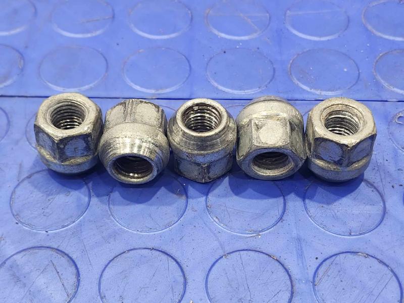 2009 Chevrolet Impala Lug Nuts