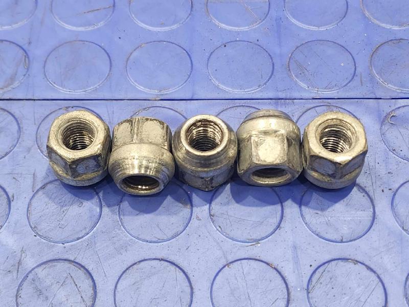2009 Chevrolet Impala Lug Nuts