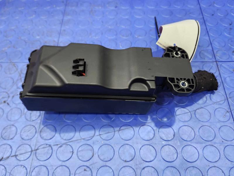 2017-2020 Jaguar F-Pace Cabin Fuse Box Relay Junction Block OEM