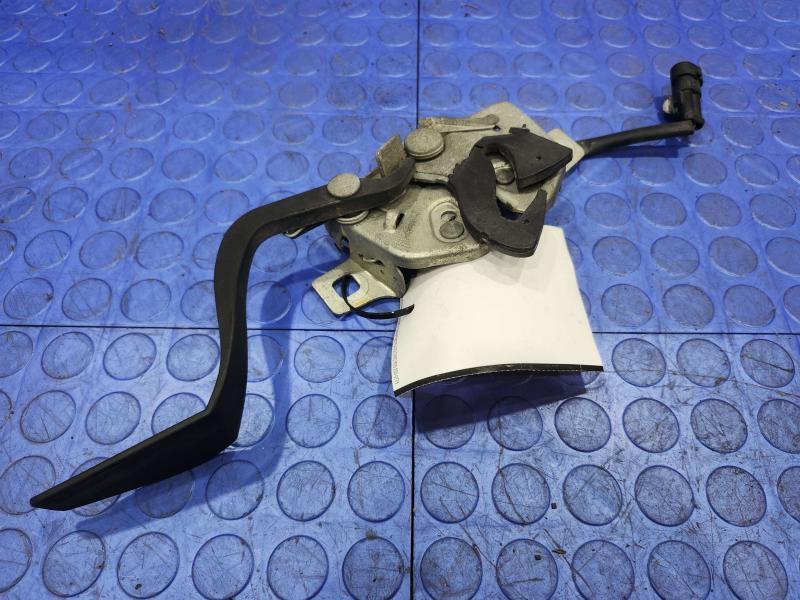 2011 Maserati Quattroporte Hood Latch