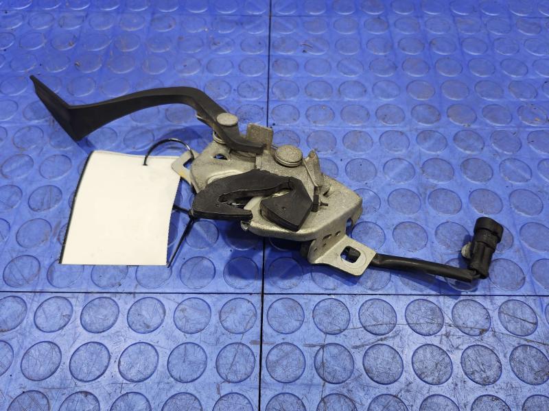 2011 Maserati Quattroporte Hood Latch