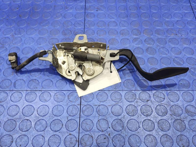 2011 Maserati Quattroporte Hood Latch
