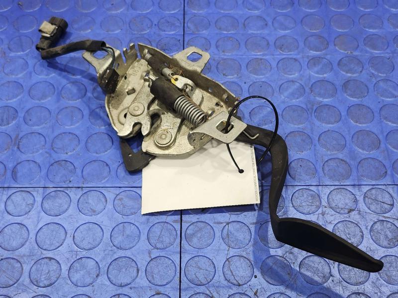 2011 Maserati Quattroporte Hood Latch