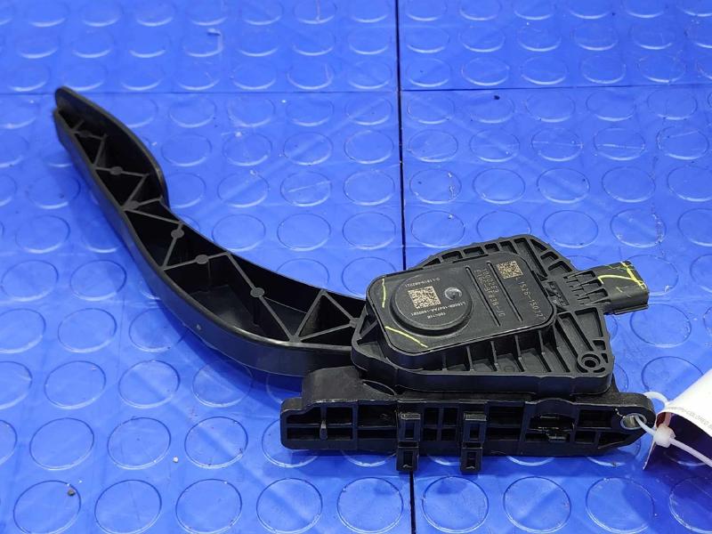 2016 Lincoln MKX Pedal Assembly