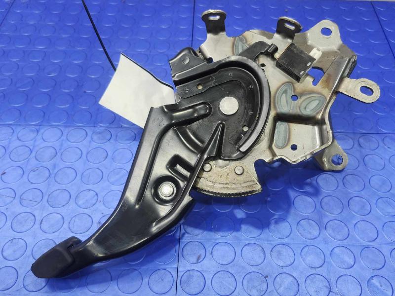 2010-2015 Toyota Prius Parking Brake Lever Pedal Assembly OEM 46200-47070