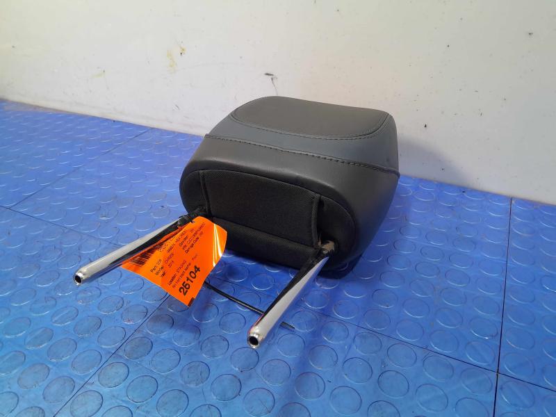2015 Chrysler 200 Headrest