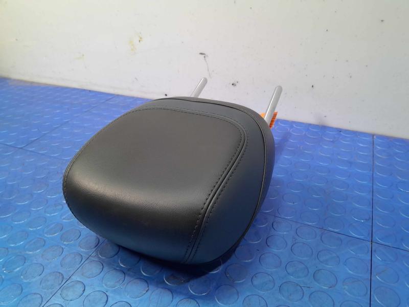 2015 Chrysler 200 Headrest