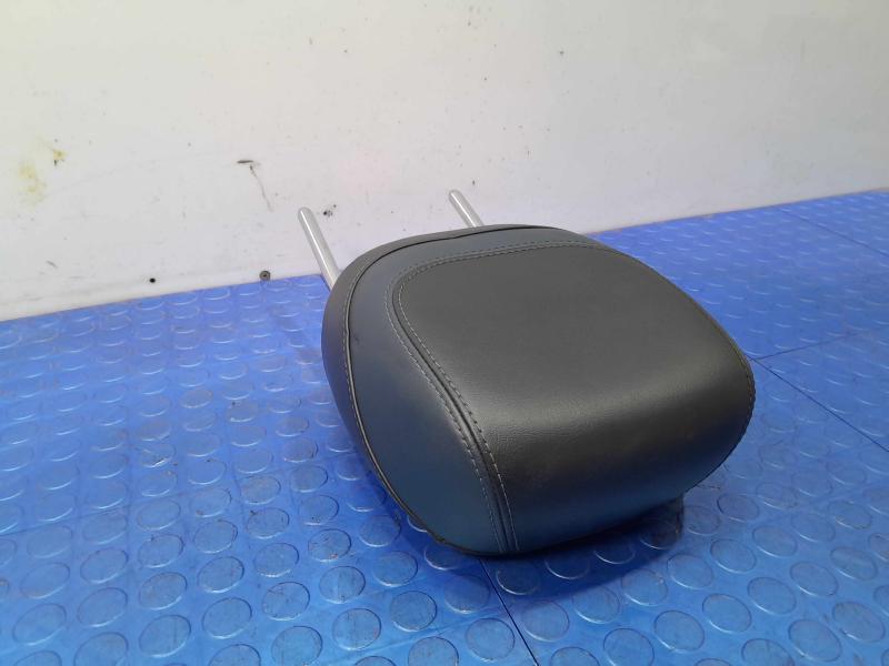 2015 Chrysler 200 Headrest