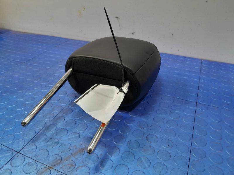 2015 Chrysler 200 Headrest