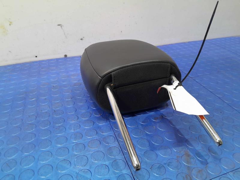 2015 Chrysler 200 Headrest