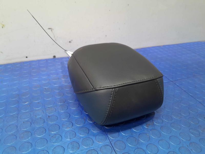 2015 Chrysler 200 Headrest