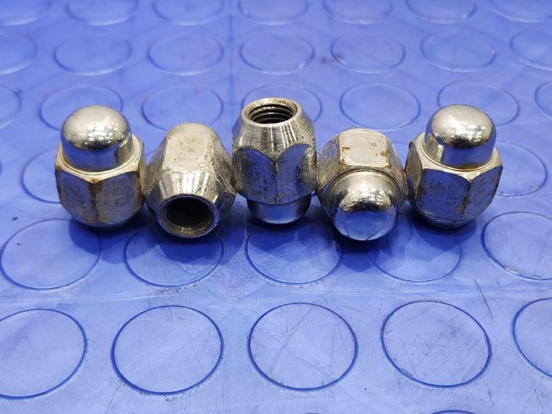 2014 Hyundai Santa Fe Lug Nuts