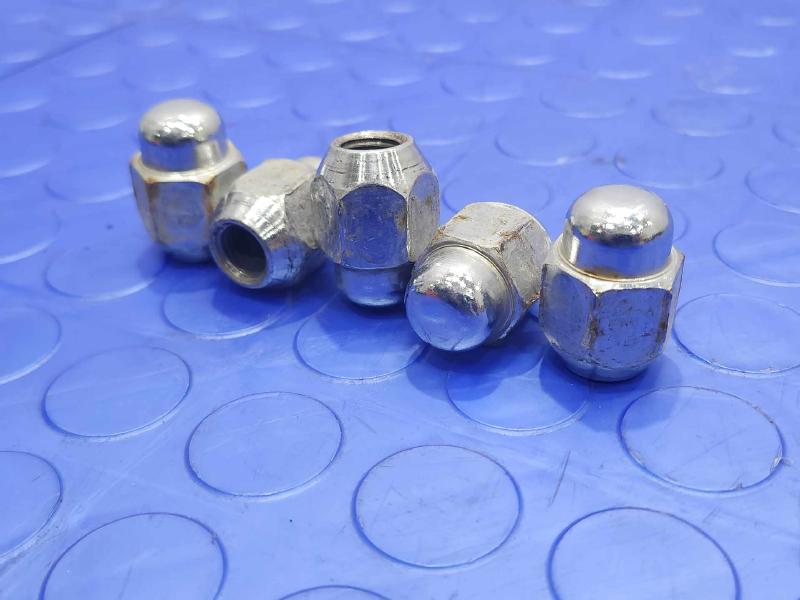 2014 Hyundai Santa Fe Lug Nuts
