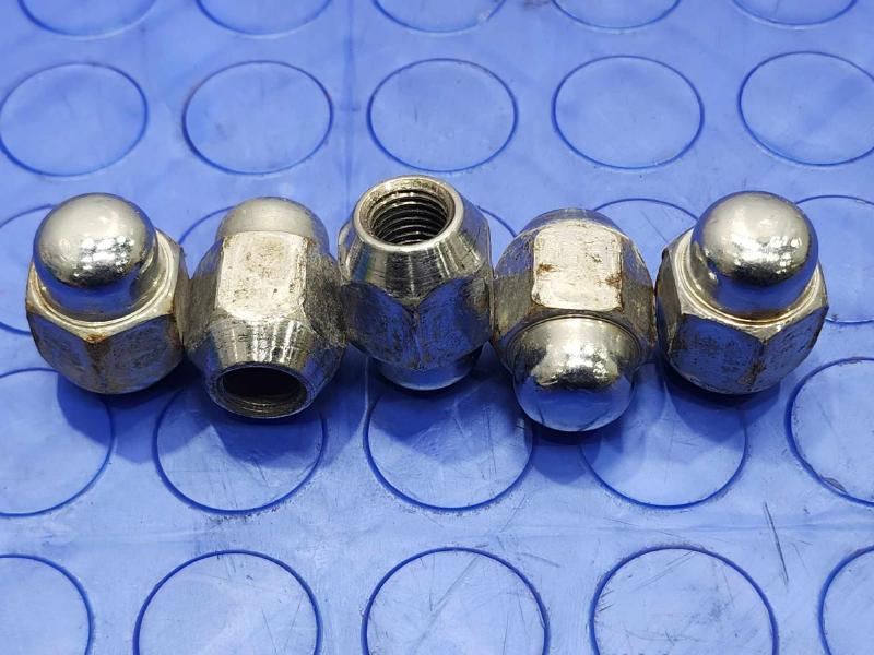 2014 Hyundai Santa Fe Lug Nuts