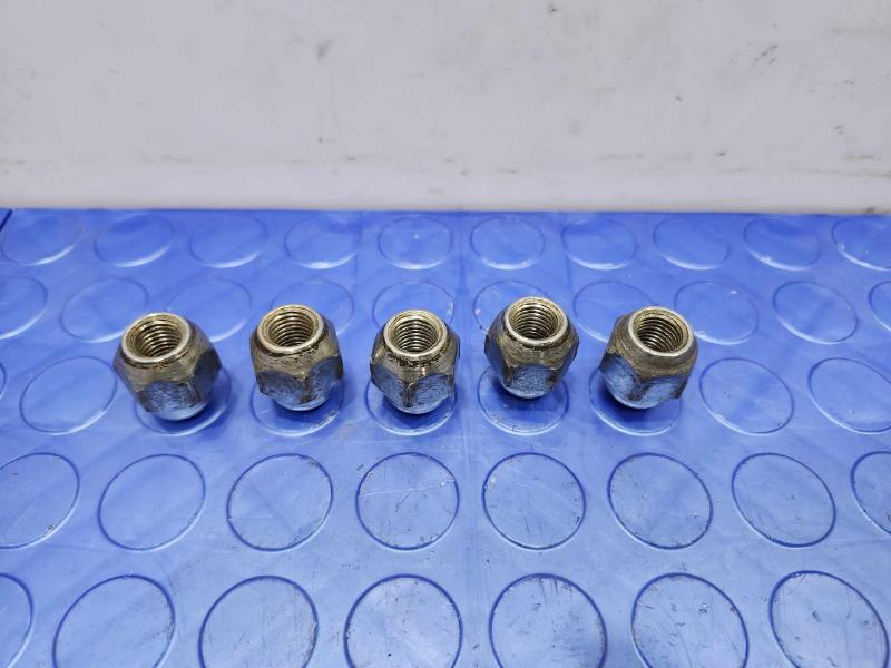 2013 Hyundai Santa Fe Lug Nuts