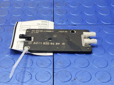2006 Mercedes-Benz W219 CLS Radio Antenna Amplifier Genuine OEM 2118208689