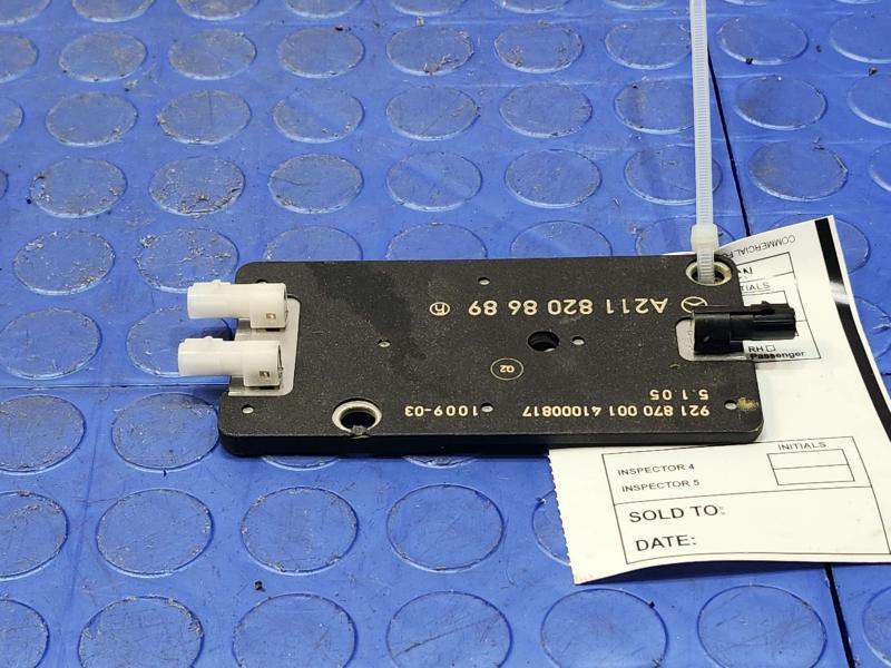 2006 Mercedes-Benz W219 CLS Radio Antenna Amplifier Genuine OEM 2118208689