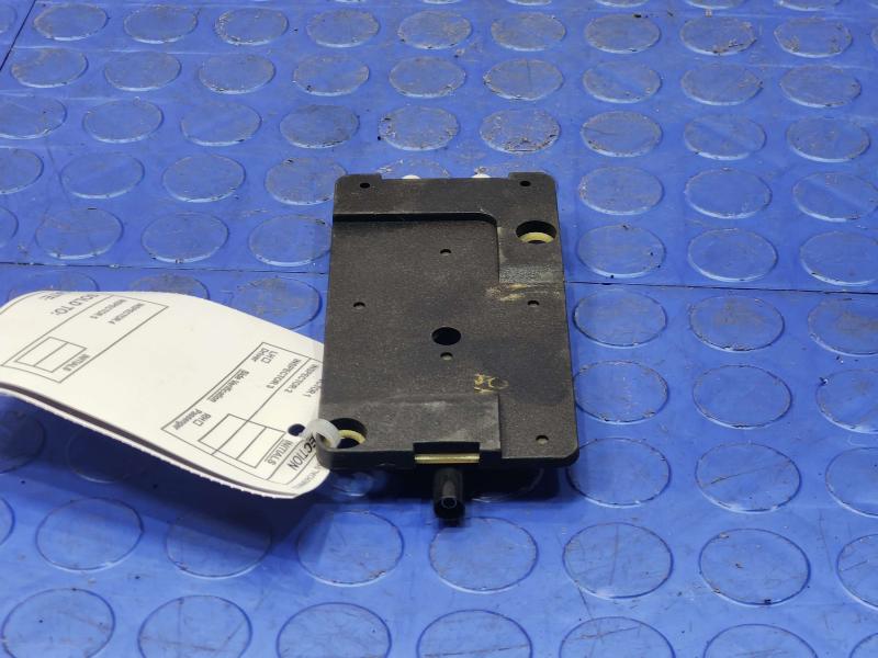 2006 Mercedes-Benz W219 CLS Radio Antenna Amplifier Genuine OEM 2118208689