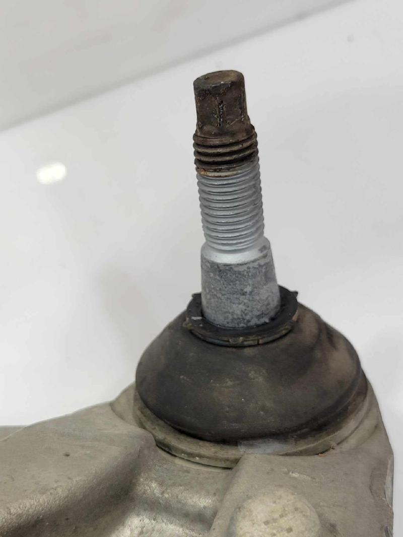 2004 Lincoln Navigator Lower Control Arm Front