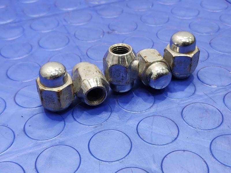 2014 Hyundai Santa Fe Lug Nuts